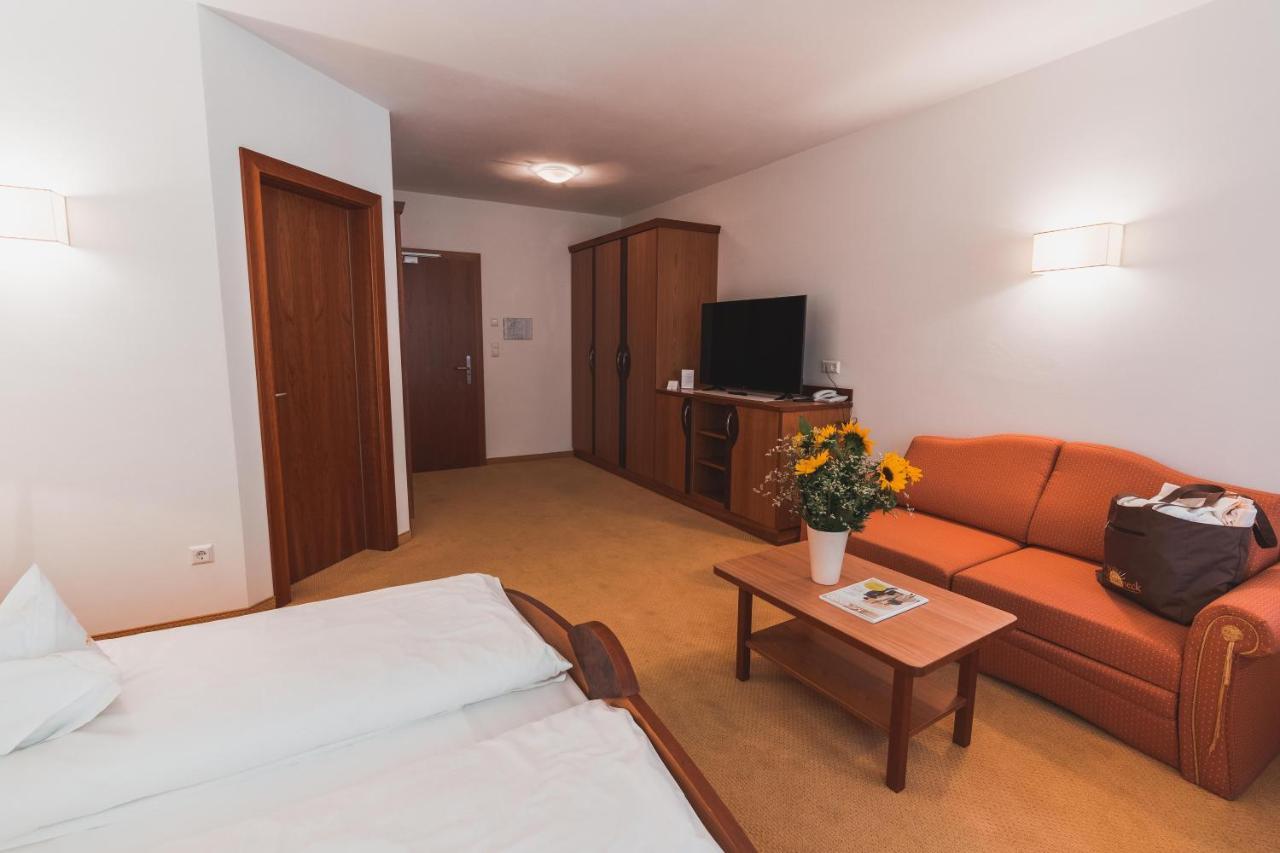 Hotel Am Sonneck Lagundo Esterno foto