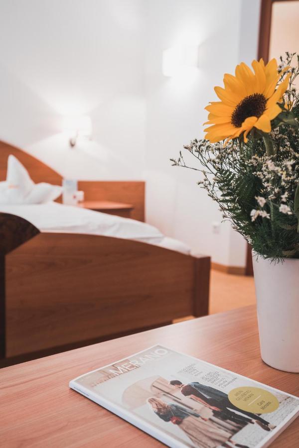 Hotel Am Sonneck Lagundo Esterno foto