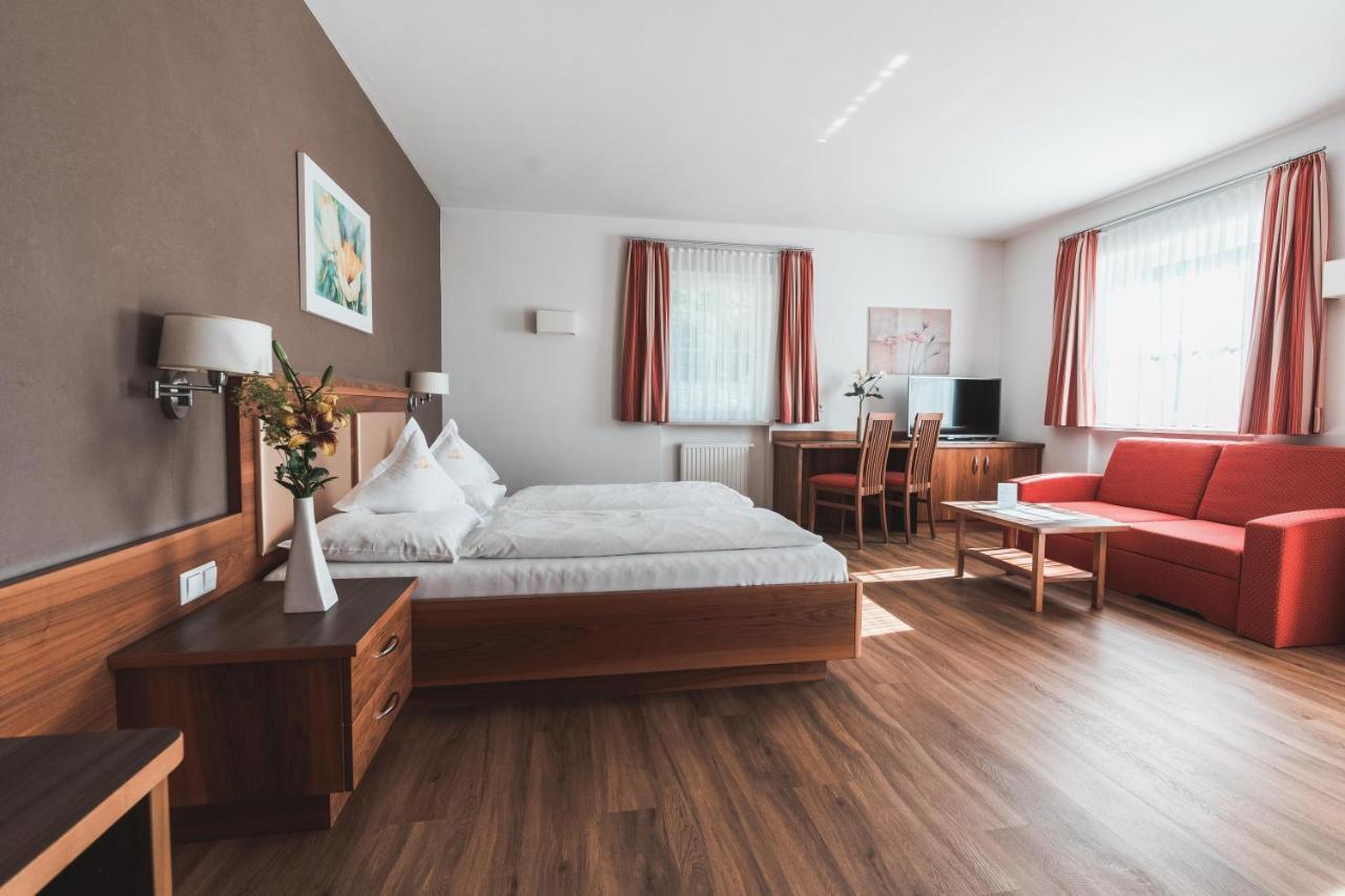 Hotel Am Sonneck Lagundo Esterno foto