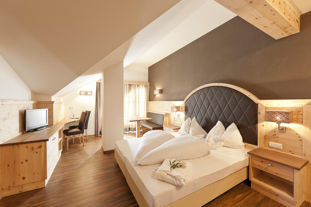 Hotel Am Sonneck Lagundo Esterno foto